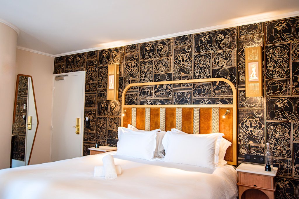 Suite Montmartre, décor Art Déco noir et or